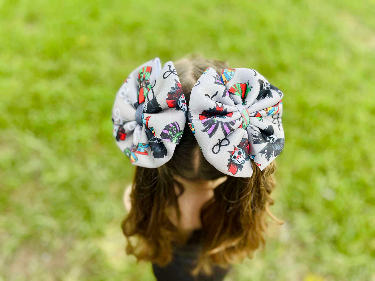 Spooky cute bows🩶