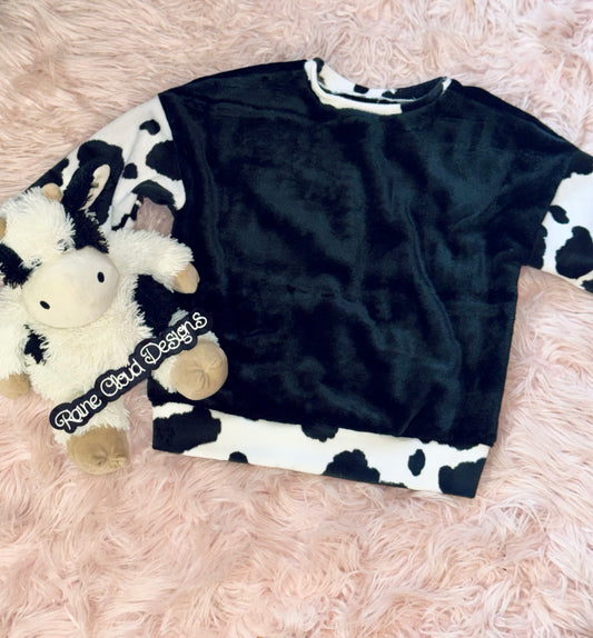 Fleece Cow Oversized Sweater 🐮🖤