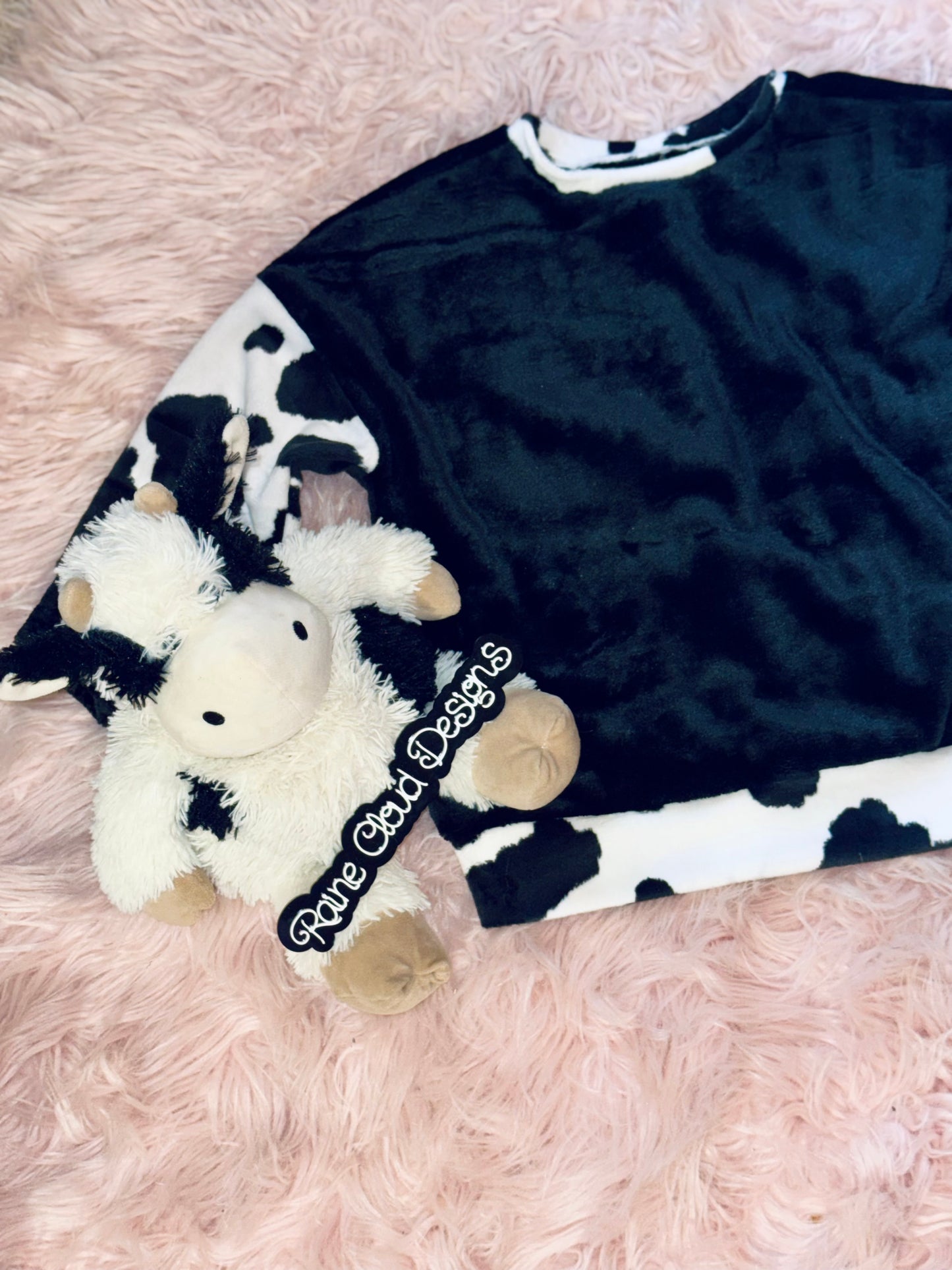 Fleece Cow Oversized Sweater 🐮🖤